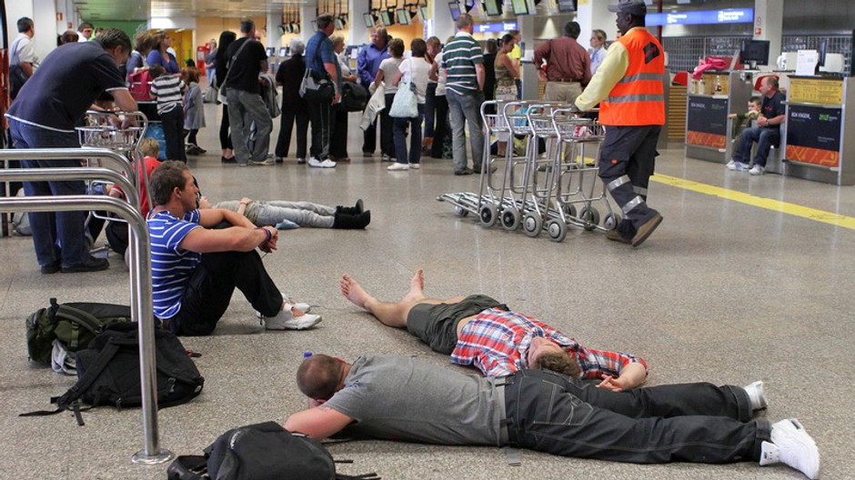 Pasažieri lietadla sa nemohli vrátiť domov, piloti sa opili!