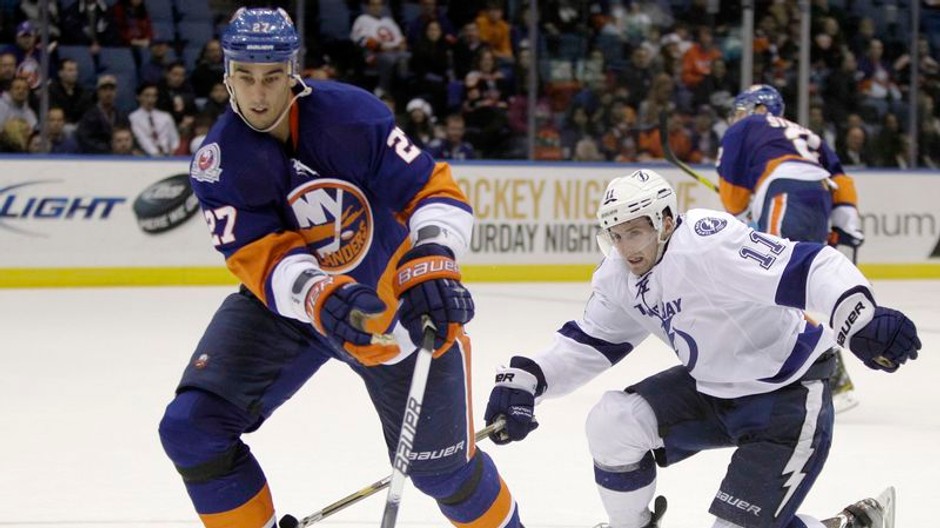 Milan Jurčina NY Islanders vs Tampa Bay