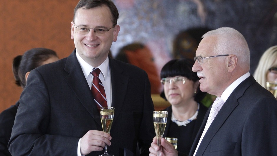 petr necas a vaclav klaus-popijaju vino, po menovani za premiera