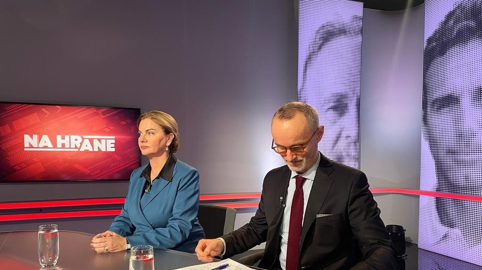 983ae70d-d447-48c5-b90c-951a1a2f10e2