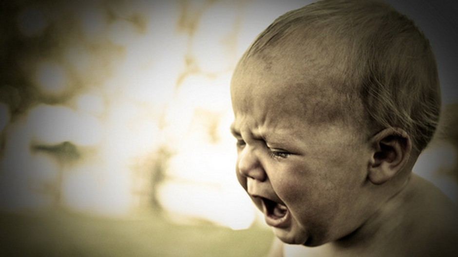 Bábätko, plače, plačúce, krik, detail veľký, hlava, foto do žlta