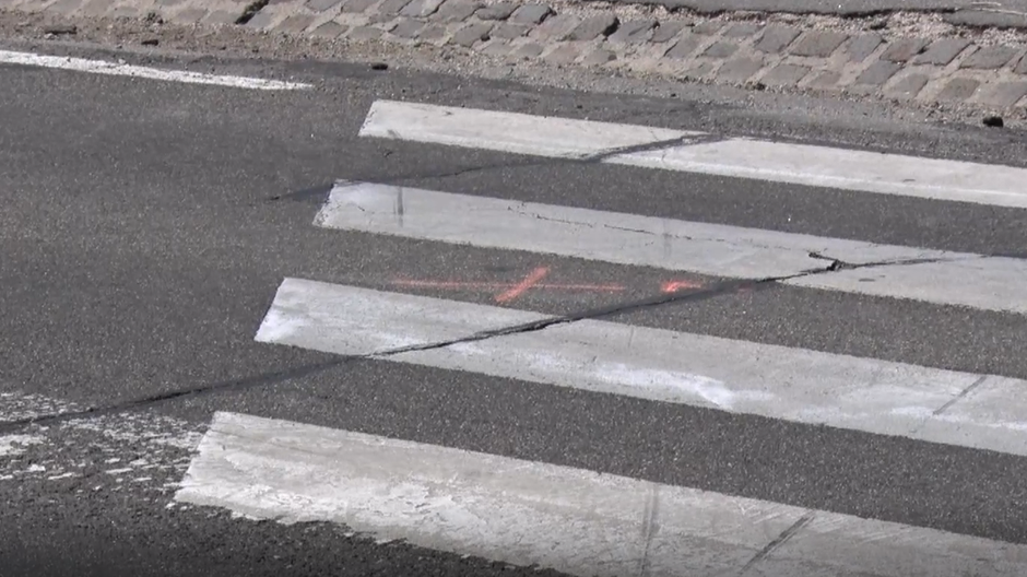 Muža zachytilo na priechode pre chodcov auto