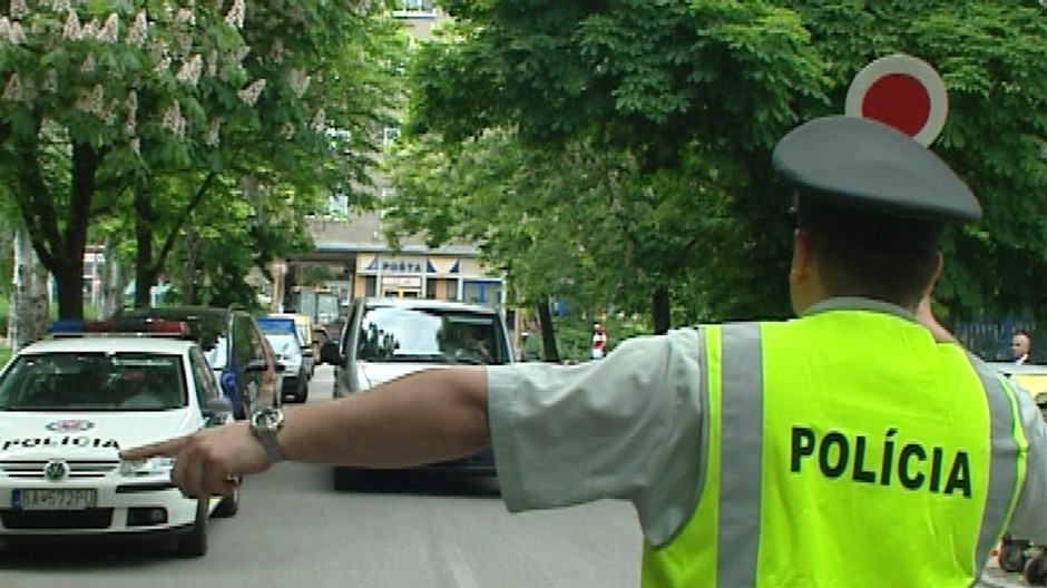 policajt v ruke stopka