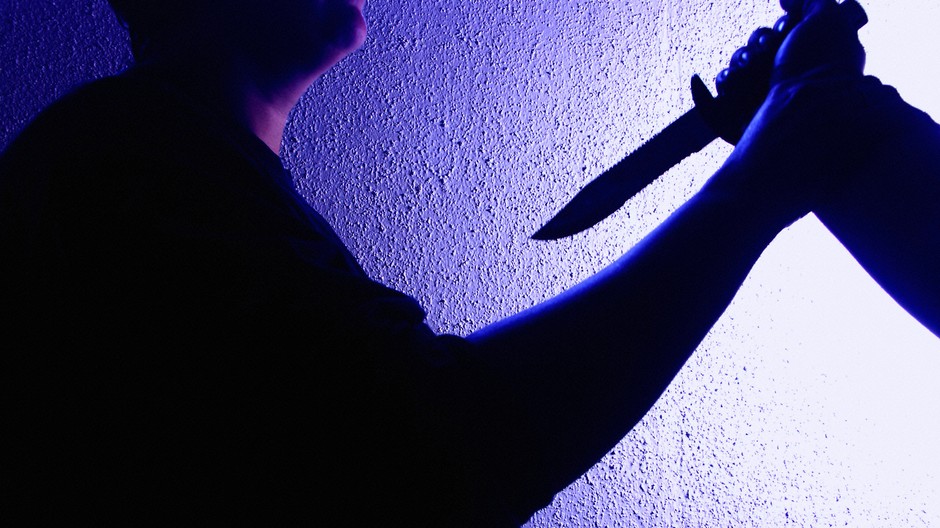 muž nôž útok ilustračná