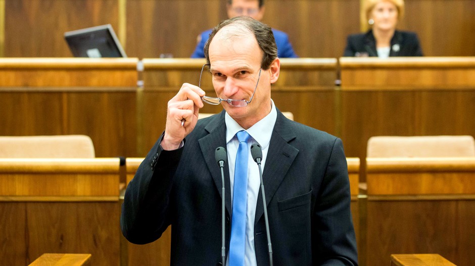 Kuffa okuliare parlament