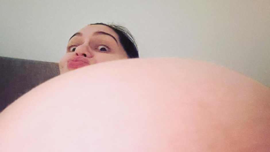 Jessie J s bruškom