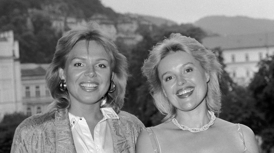 Dagmar VEŠKRNOVÁ , Magda VÁŠÁRYOVÁ