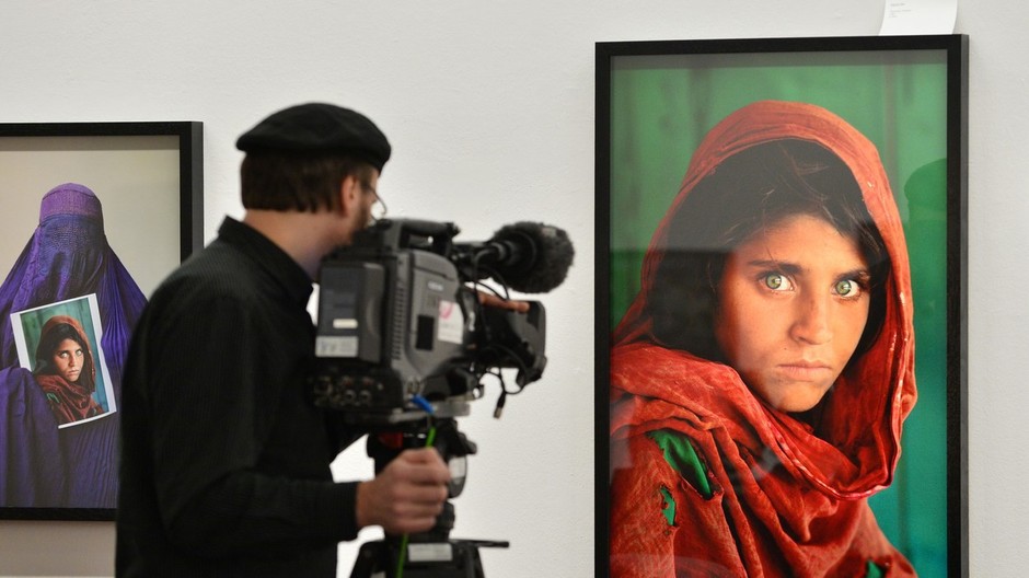 Sharba Gula, National Geographic, dievča so zelenými očami.jpg