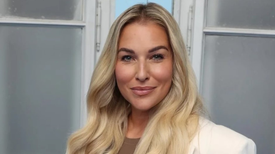 Dominika Cibulková, Navara, Priezvisko