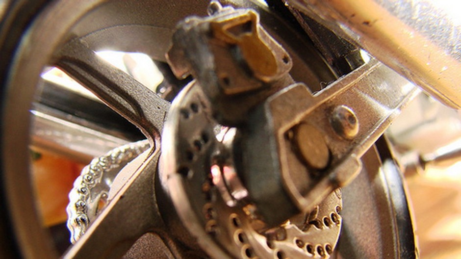 koleso motorky zhrdzavene