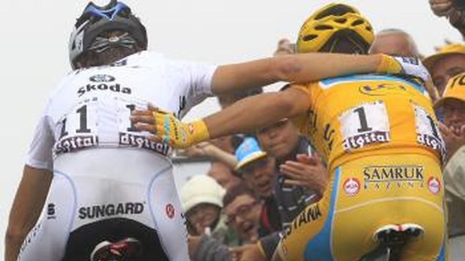 Schleck a Contador v objatí