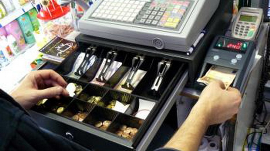 Pokladňa, ruky, euro