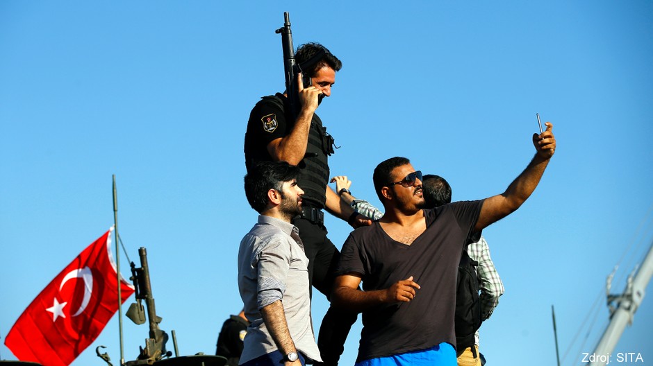 Turecko selfie s policajtom