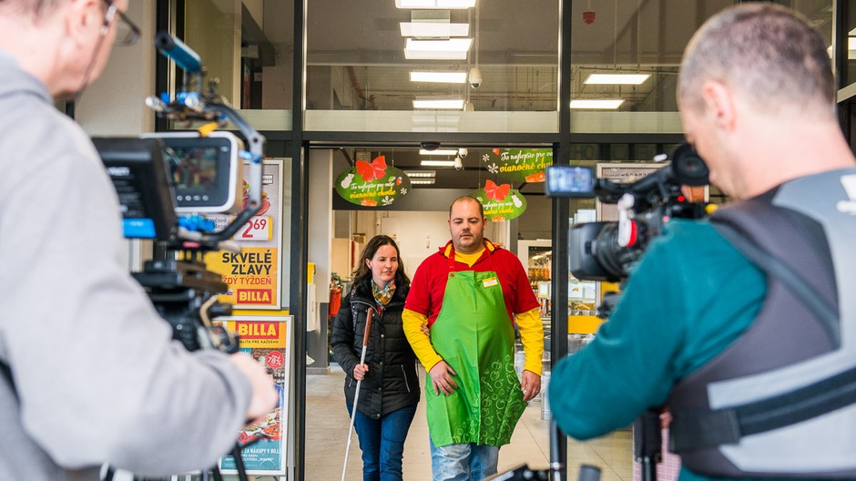 Billa, slepí na nákupe