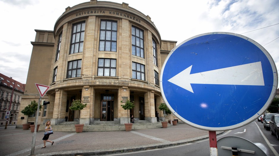 Univerzita Komenského budova Šafárikovo námestie