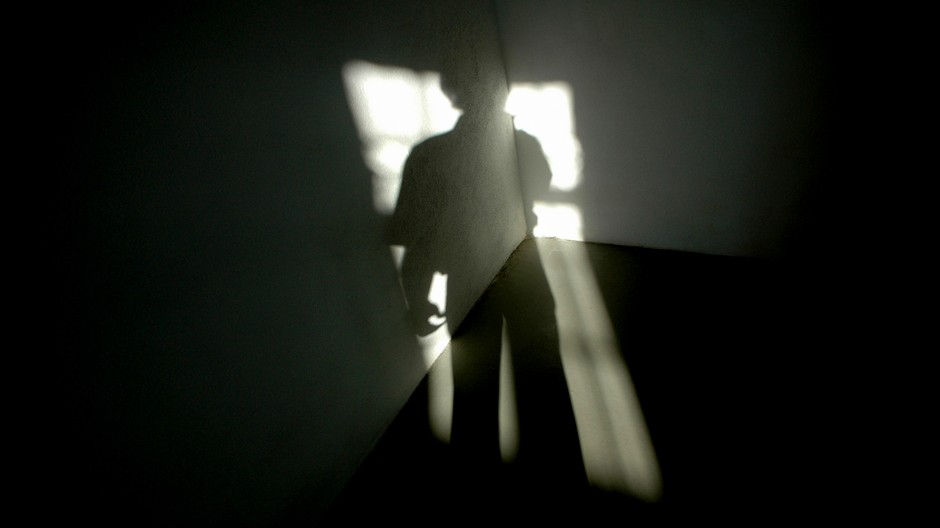 muž tieň čb miestnosť