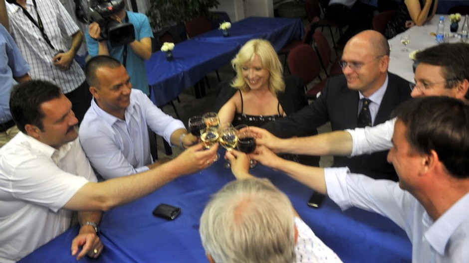 Radicova si pripija so Sulikom po volbach