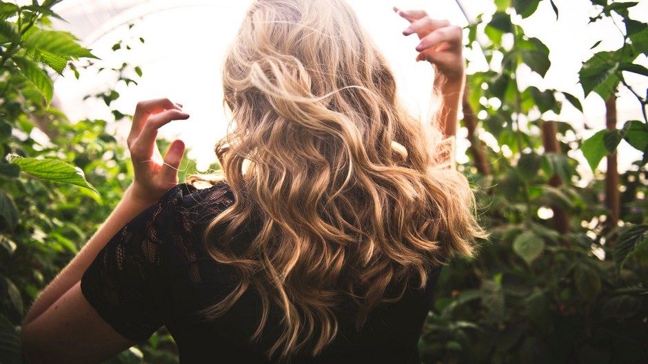 vlasy, vlnité vlasy