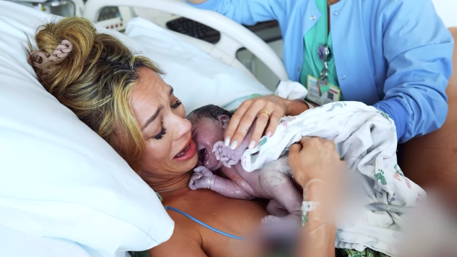 Alyssa Scott s bábom Nicka Cannona