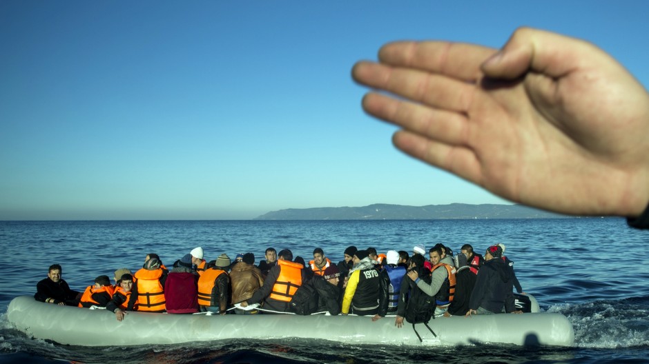 Migranti, utečenci, čln, voda (ilustračná foto)