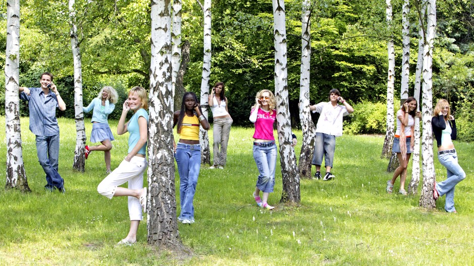 Tínedžeri s mobilmi