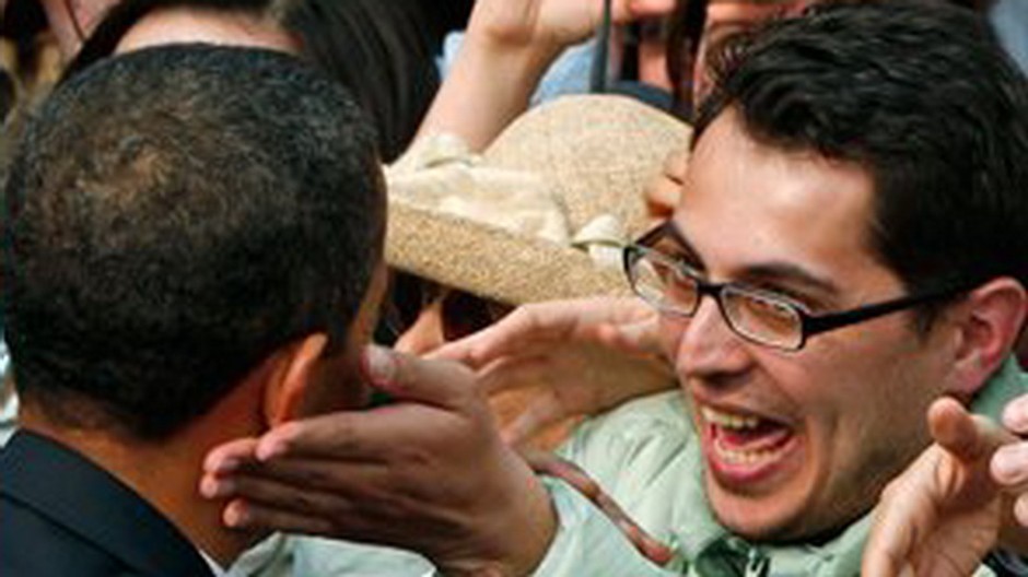 cech, ktory pohladkal obamu