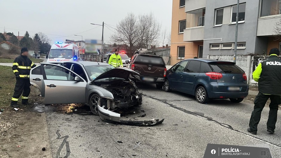 zrazka troch aut senec