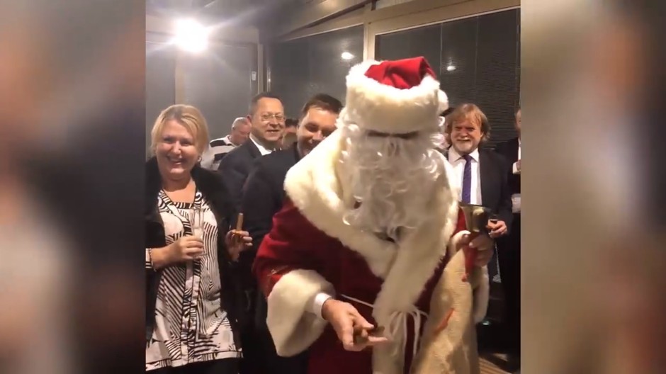 Robert Fico ako Mikuláš