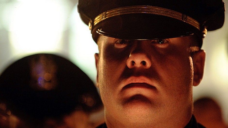 tvar policajt sa diva, zamraceny, amerika