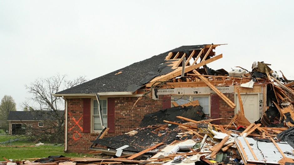 zruteny dom, tornado