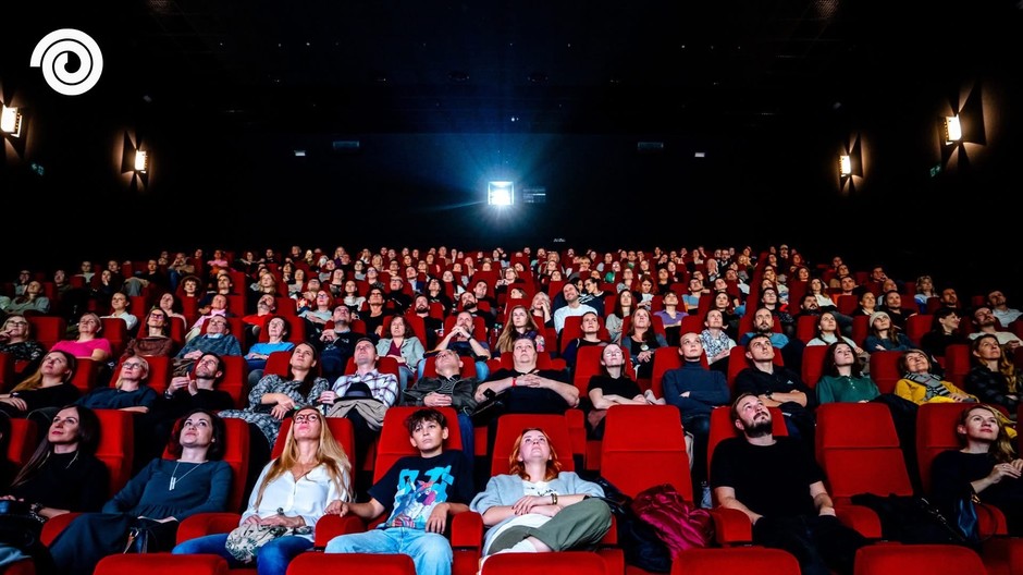 Jeden svet kinosála