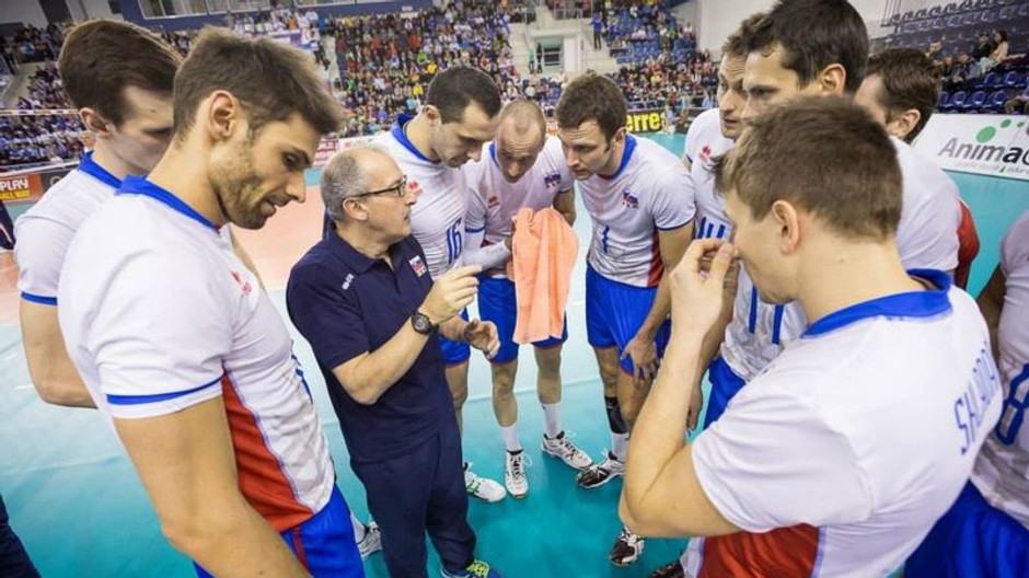 Volejbalisti s trénerom SVK.jpg