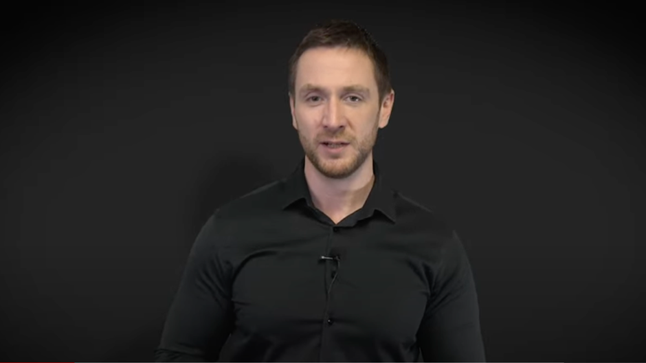 Milan Uhrík video