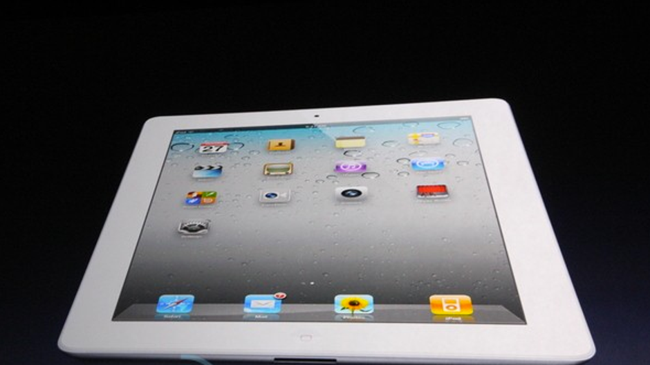 Californská firma práve ukázala nástupcu dlho očakávaného tabletu iPad 2. Prinášame Vám prvé oficiálne foto odhalené len pred niekoľkými sekundami. Prezentácia Apple prebieha aj v týchto chvíľach v San Franciscu pod sloganom „Poďte sa pozrieť, rokom čoho 