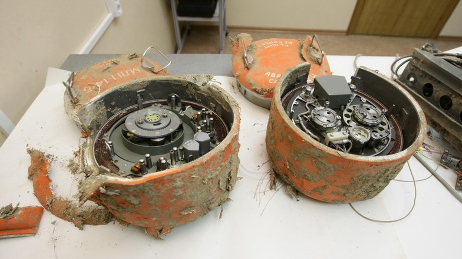 cierne skrinky z havarovaneho tupoleva