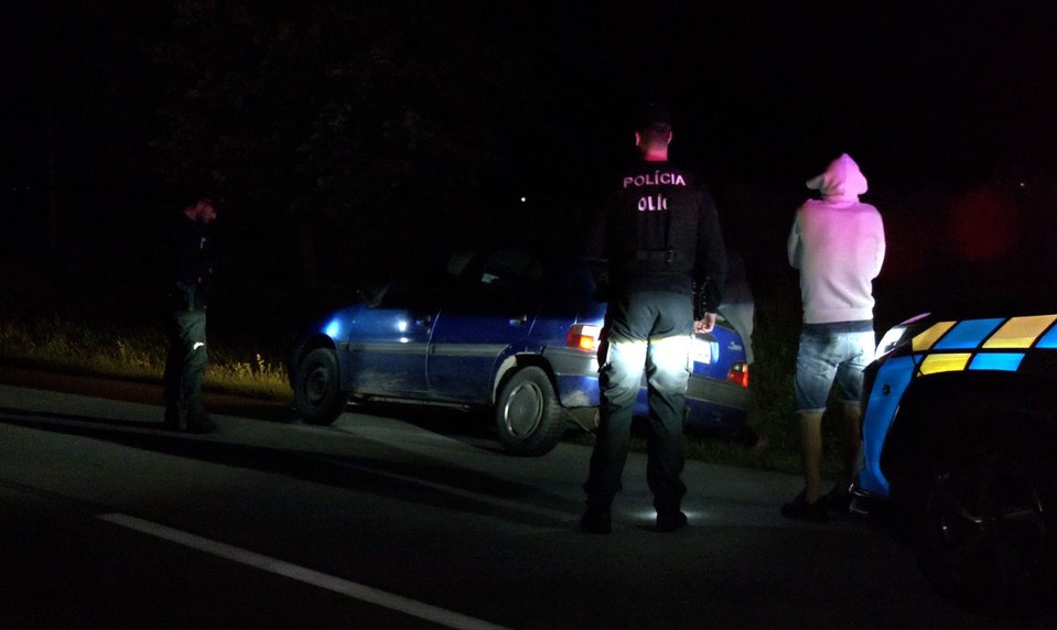 Dali sa na útek autom pri Zlatých Moravciach. Policajti neverili vlastným očiam