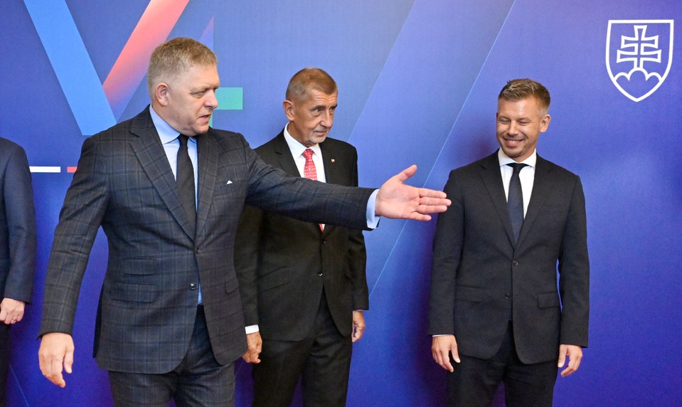 Aj rokovanie V4 je súčasťou kampane. Premiéri cez videá oslovujú tisíce ľudí
