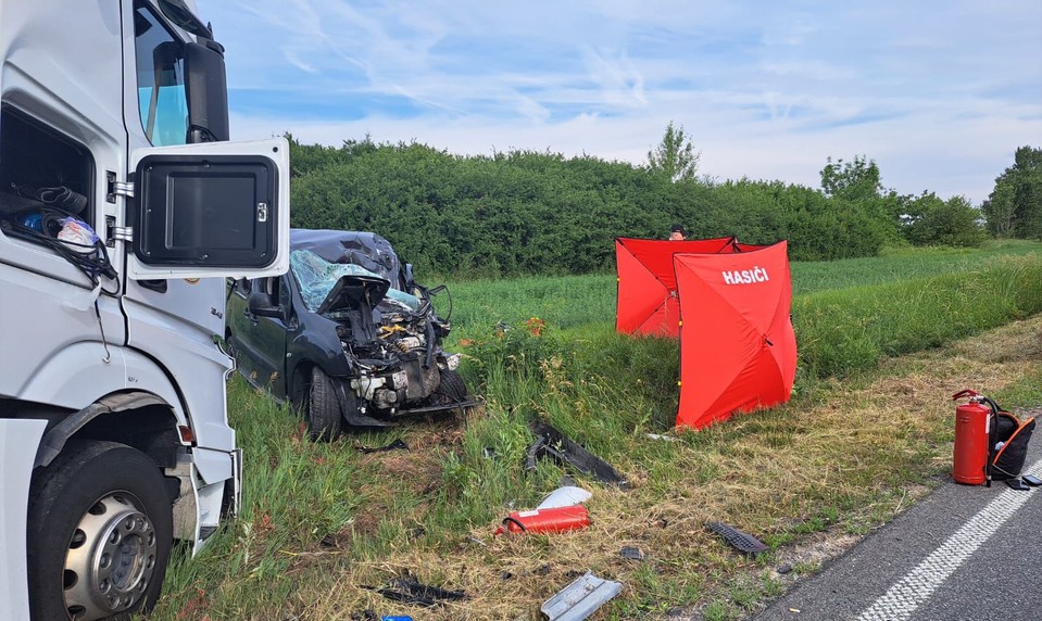 Ďalšia tragédia na ceste medzi Šaľou a Vlčanmi. Pri nehode zomrel len 21-ročný muž