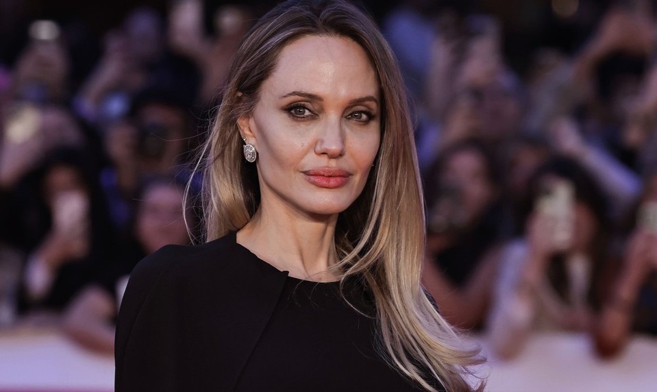 Angelina Jolie šokovala fanúšikov: Radikálne zmenený účes z nej urobil úplne inú ženu!