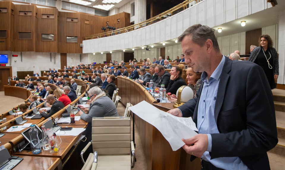 OĽaNO zákonom nenariadilo tri hodiny telesnej do každej triedy, ale na celú školu, potvrdilo ministerstvo