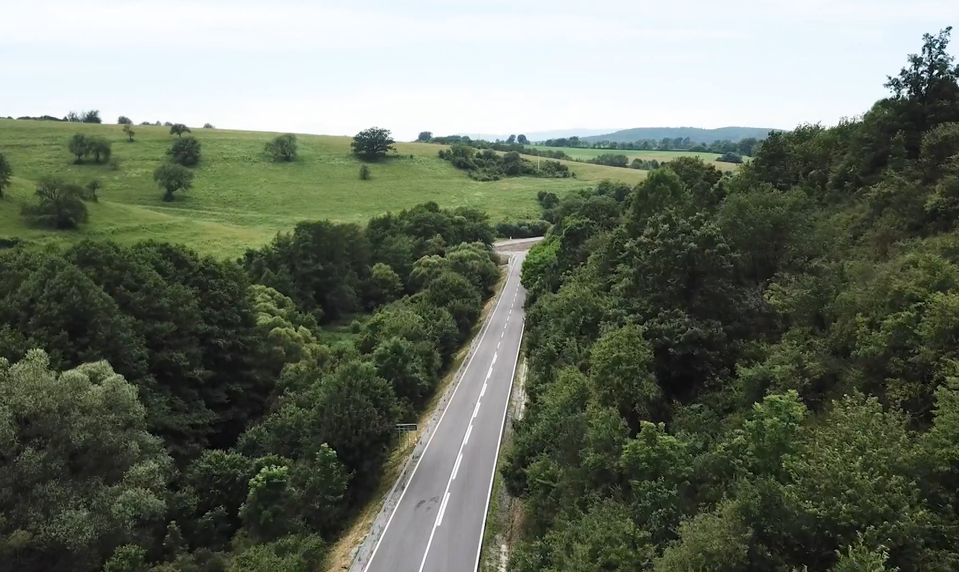 Župa dala do užívania nový cestný úsek. Obyvateľom pribudli zastávky aj chodníky