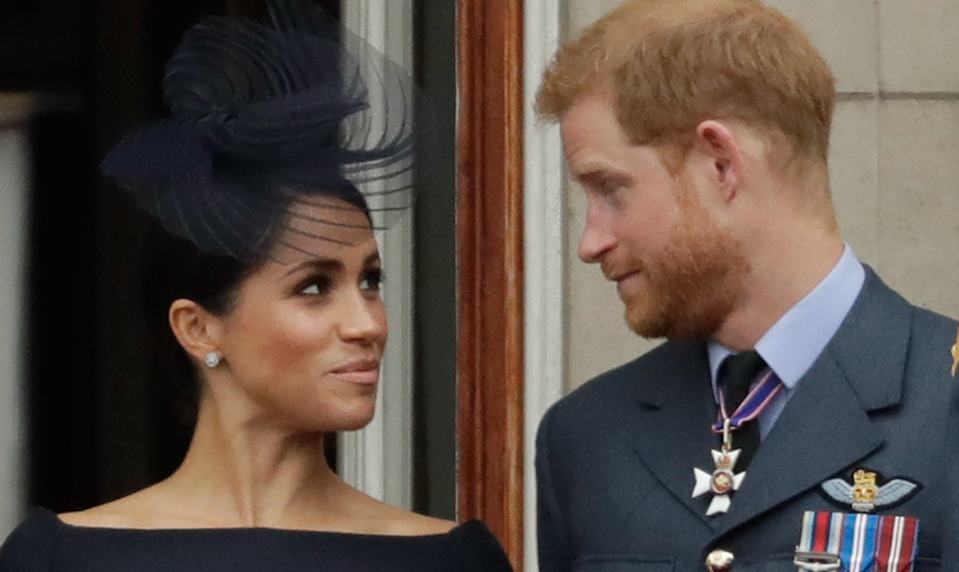 Harry a Meghan len prišli a už sa SŤAŽUJÚ! Nepáči sa im kráľov postup, prišiel DRSNÝ odkaz