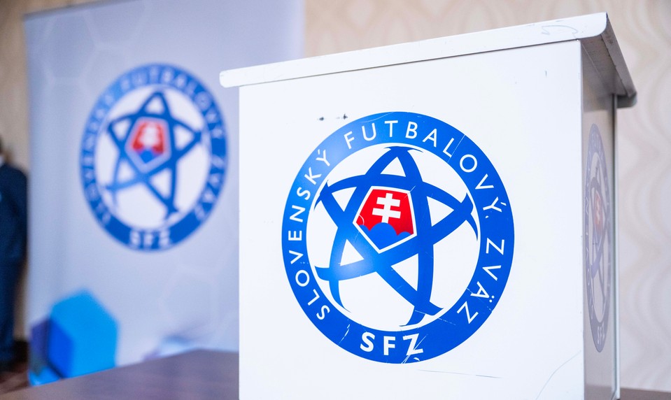 Ministerstvo cestovného ruchu a športu dočasne pozastavuje peniaze pre SFZ