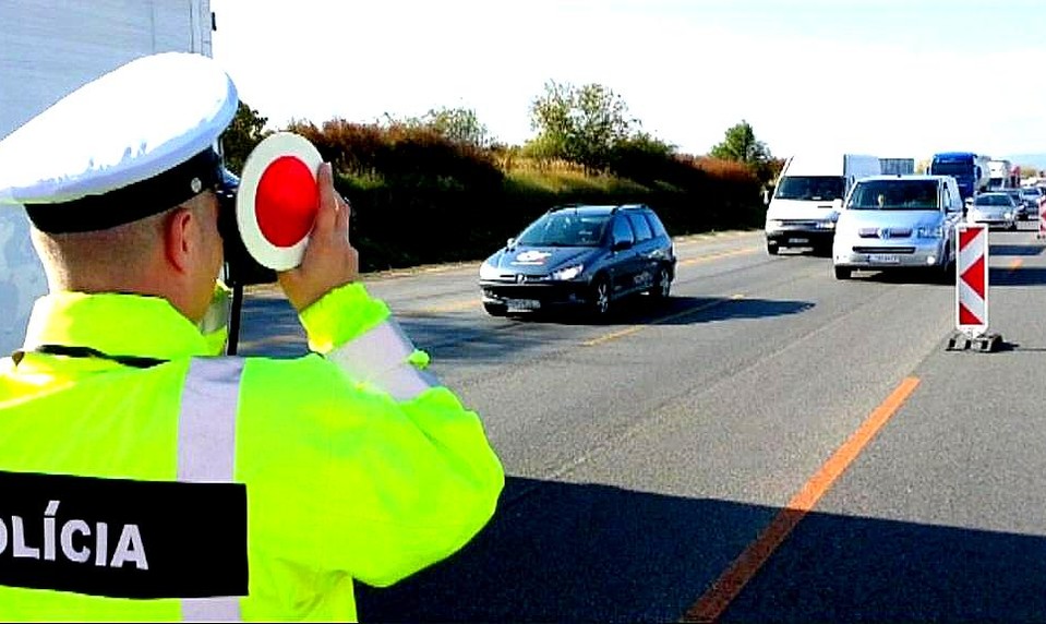 Skryté meranie je zákonné. Pokutu musíte zaplatiť aj keď hliadku nevidíte