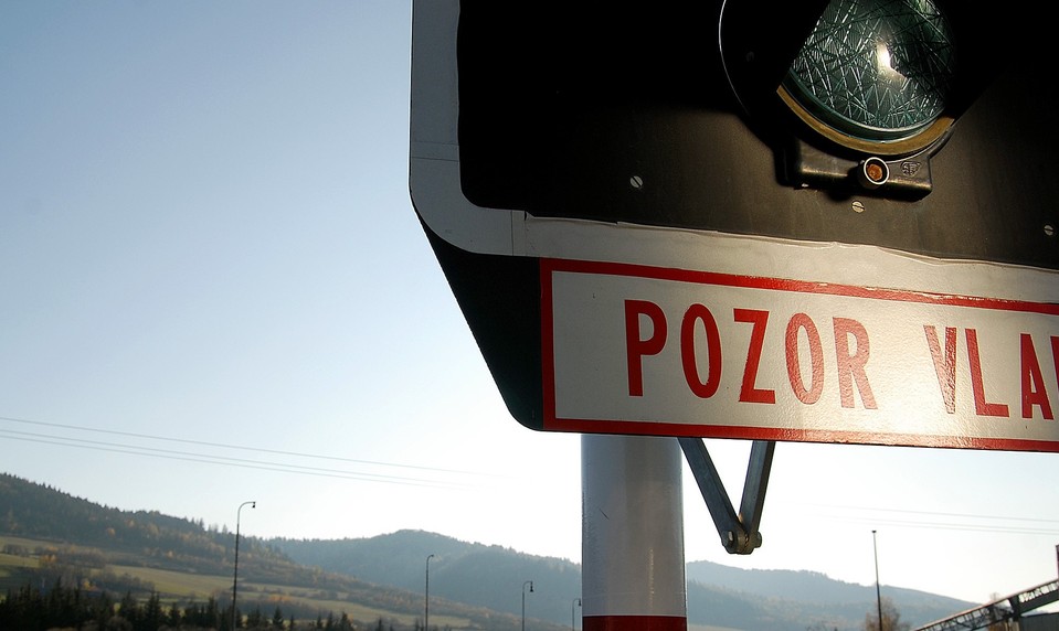 Počasie na východe nehýbe len stromami, ale aj cestovným poriadkom. Týmito úsekmi vlaky neprejdú