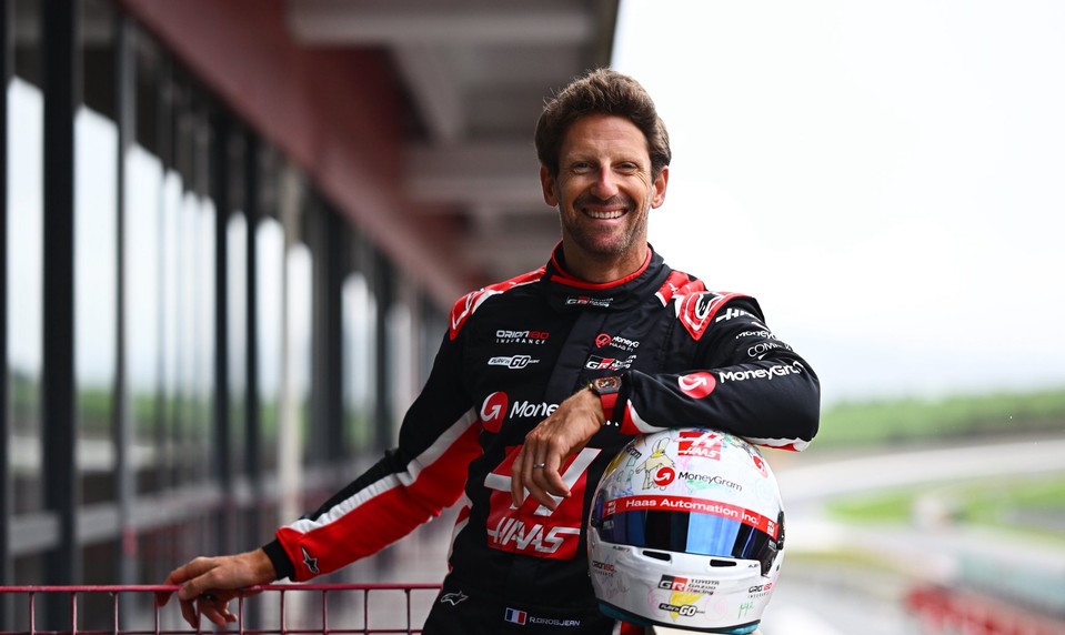 Grosjean sa vrátil do kokpitu F1 po hrozivej nehode. Pri ováciách sa rozplakal