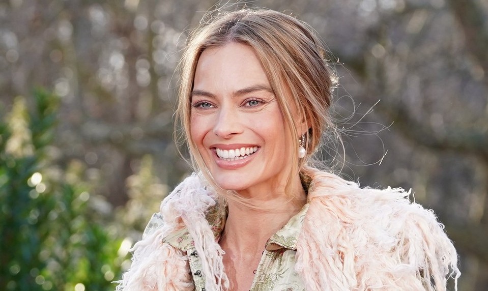 Margot Robbie šokovala na parížskom fashion weeku: Jej nový účes môže byť hitom roka!