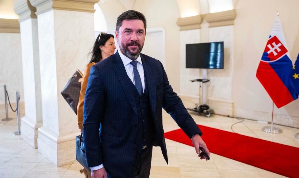 Takáč ako minister zarába okolo 7400 eur. Zmrazenie platov by bola dehonestácia