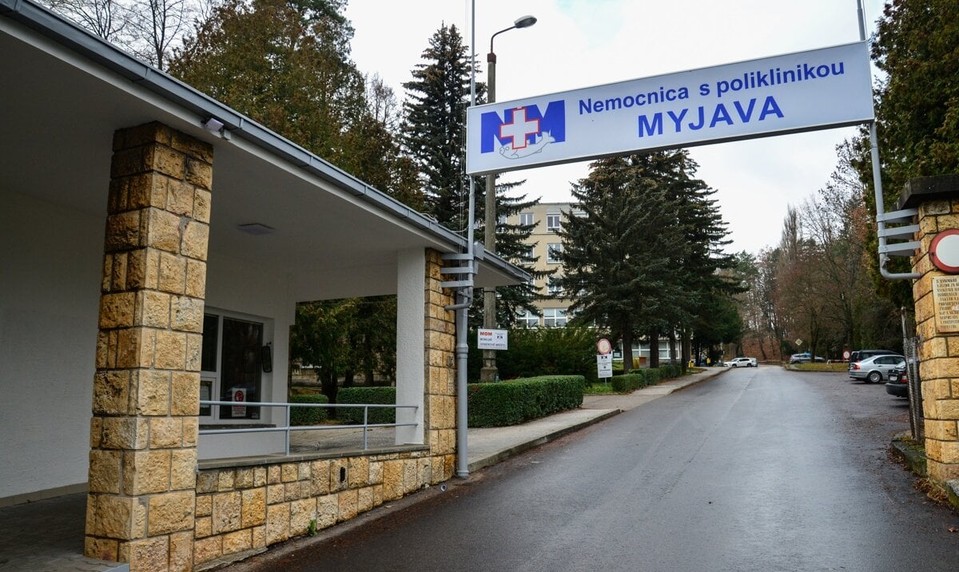 Trenčianske nemocnice sú bez riaditeľov. Župa skúša nový plán, všetky má viesť jeden človek