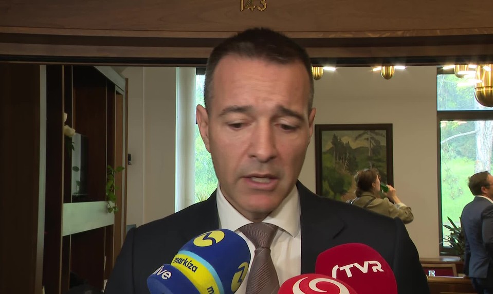 Minister Drucker si myslí, že sa koalícia vo štvrtok dohodne na zrušení transakčnej dane